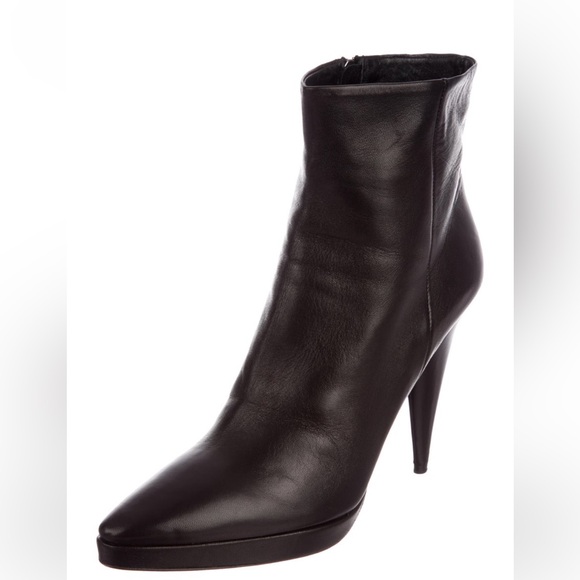Black leather Prada ankle boots/ pointed-toes.
Sz 11 but fits more like a 10.5 - Picture 2 of 8